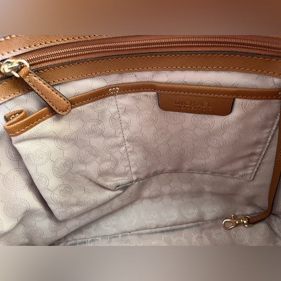 Michael Kors Charlotte Large Saffiano Leather Tote – Luggage Brown Zip Bag - Picture 7 of 8